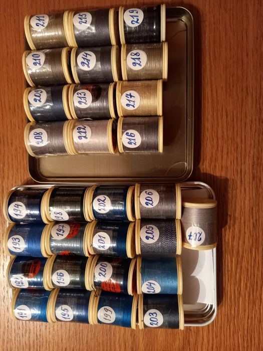 Катушки ниток для шитья