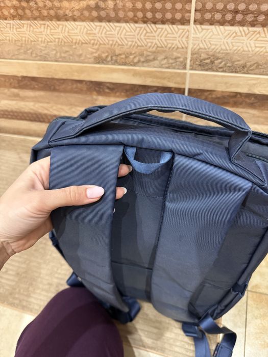 Рюкзак для ноутбука ,стан 10/10, майже новий в темно синьому кольорі