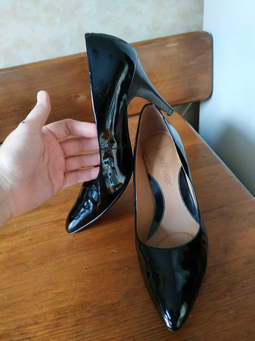 Весільні лакові туфлі човники на підборах CLARKS 39 розмір 25 см