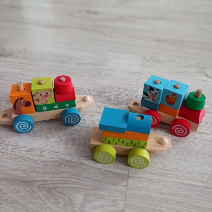 Drewniany pociąg montessori