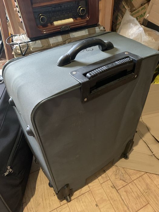 Валіза на колесах для подорожей