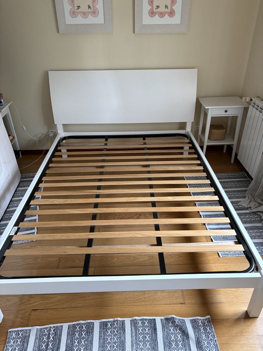 Cama de casal branca