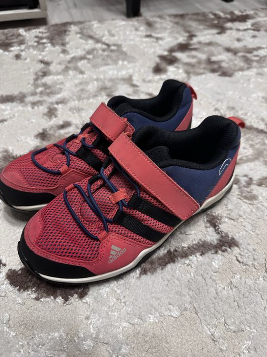 Кросівки на дівчинку 35 розмір adidas