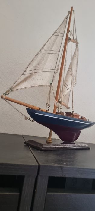 Modelo de barco Veleiro