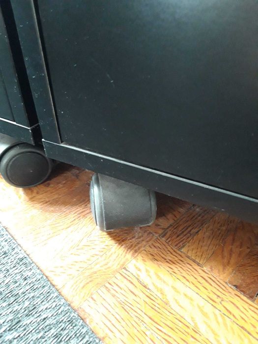 Gaveteiro de cor preto