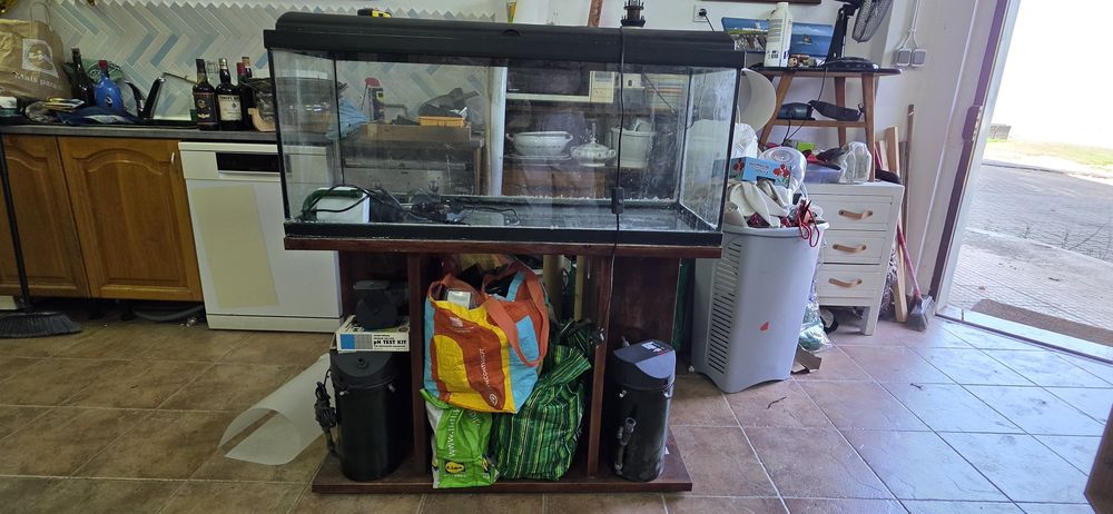 Aquario 180 litros com base e equipamentos