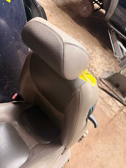 Land Rover Freelander Bancos 3 portas pele 75€ cada dianteiros