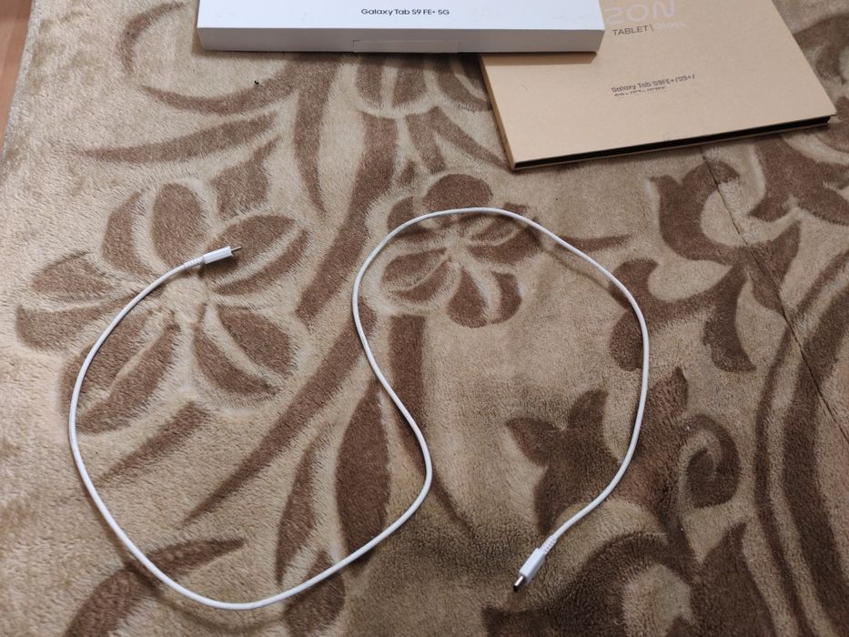 Tablet Samsung Galaxy Tab S9 FE+ (8/128 GB) z etui i szkłami