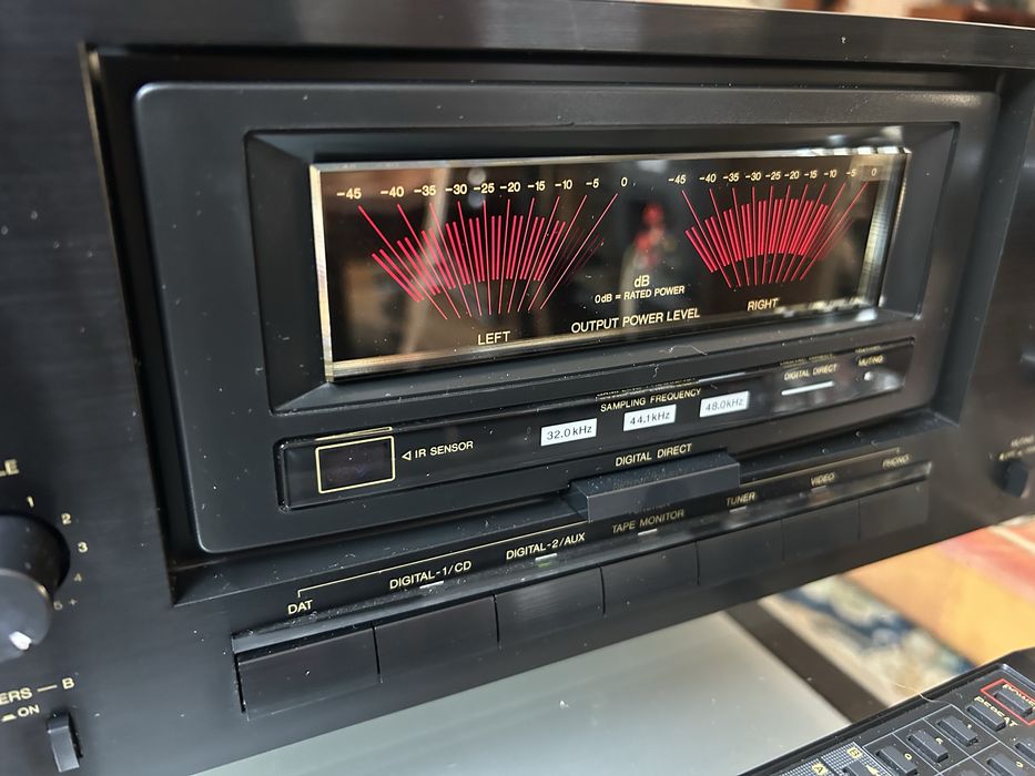 Fantastivo amplificador Sanyo JA8500 digital,com comando.exc estado