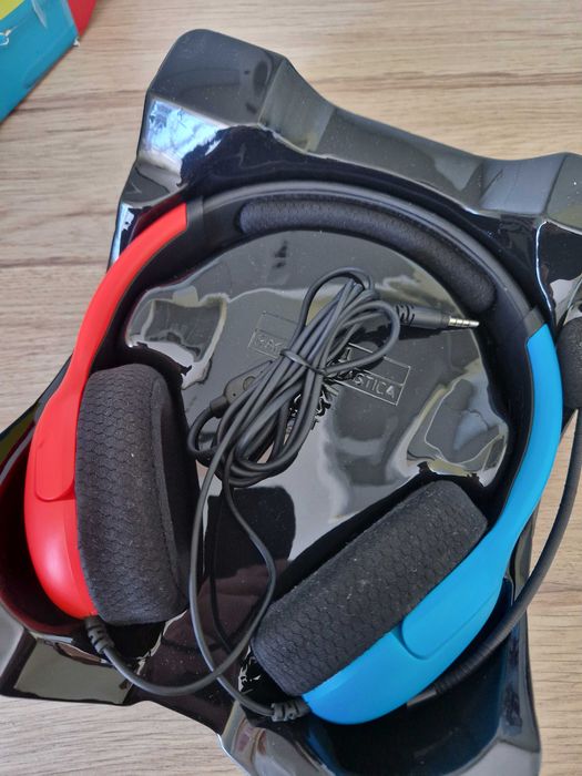 Słuchawki przewodowe PDP LVL40 na Nintendo Switch, niebiesko-czerwone