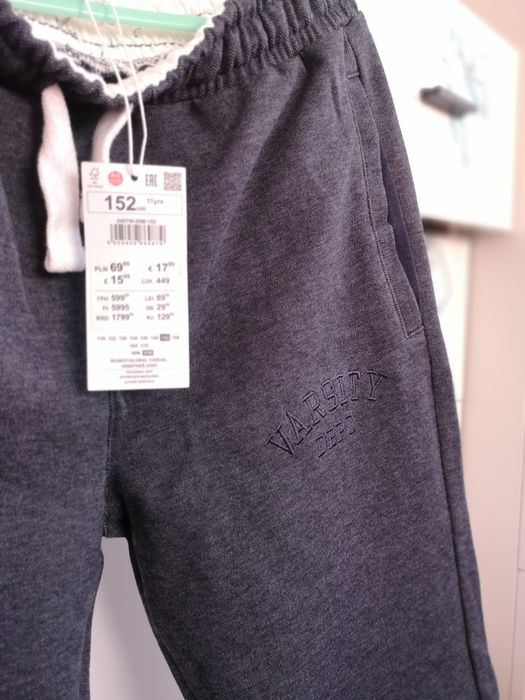 Spodnie dresowe chłopięce r. 152