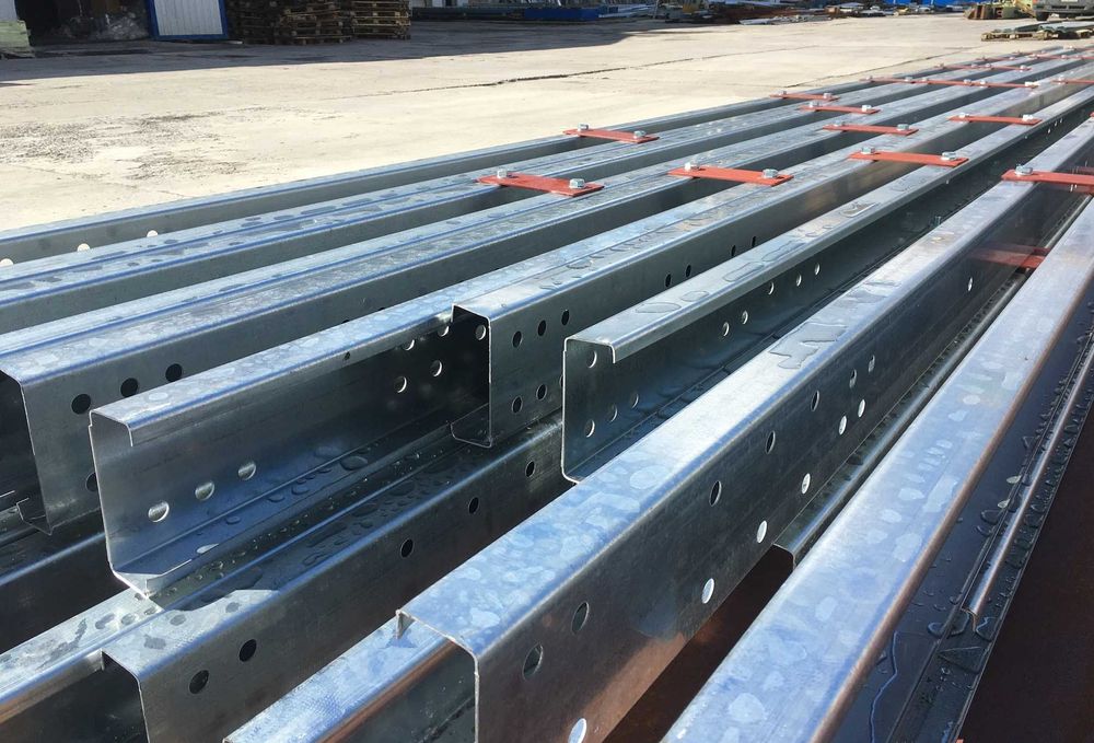 Профиль оцинкованный ЛСТК Омега Ригель Уголок облегченный от завода