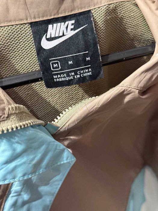 Вітровка   —  Nike ️