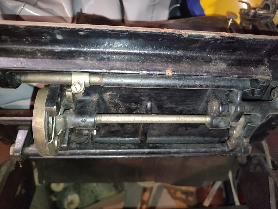 швейная машинка Госшвеймашина с станиной