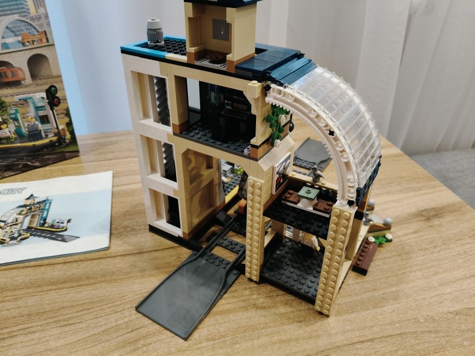 Sprzedam oryginalne klocki LEGO 60469 Centralny dworzec kolejowy