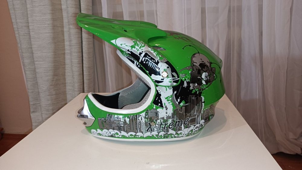 Продам дитячий шолом для ВМХ.стан нового .