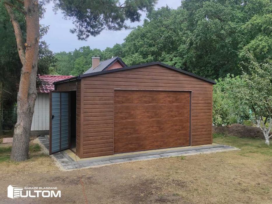 PROMOCJA Garaż blaszany z bramą segmentową dwuspadowy dach 9x7