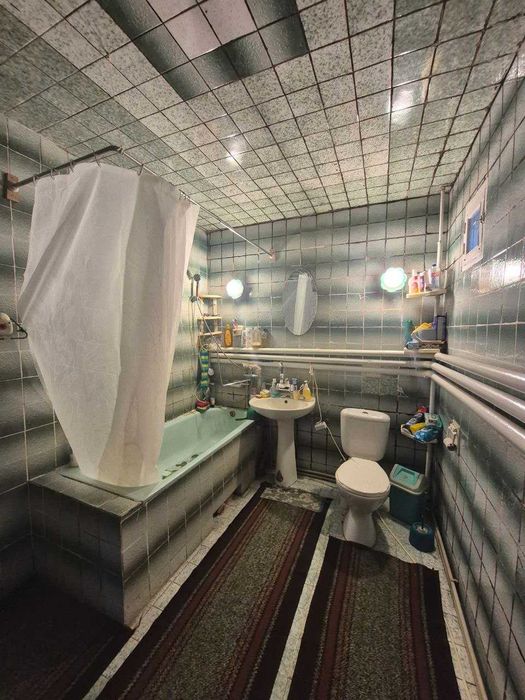 Продаж. Частина будинку. Окремий двір. 6 соток. Гараж
