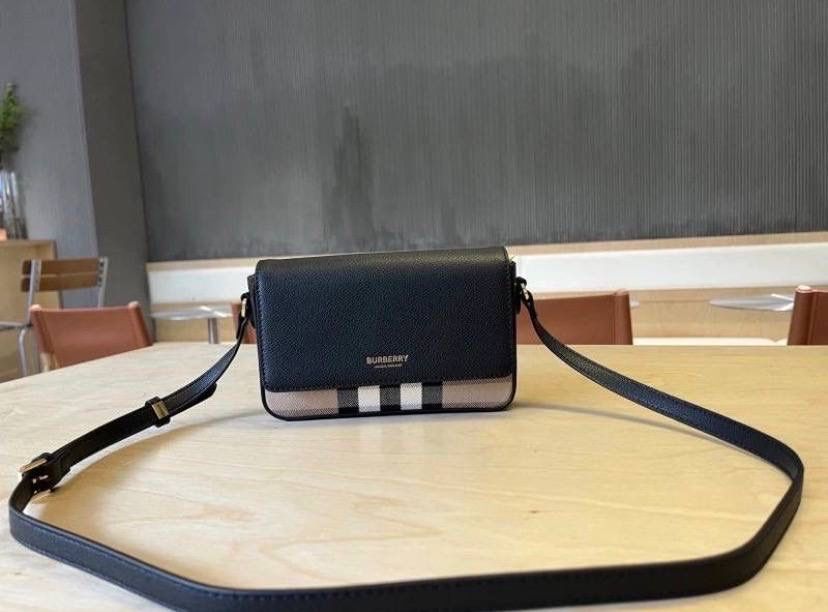 Сумка Burberry Hampshire On Chain Leather жіноча чорна женская