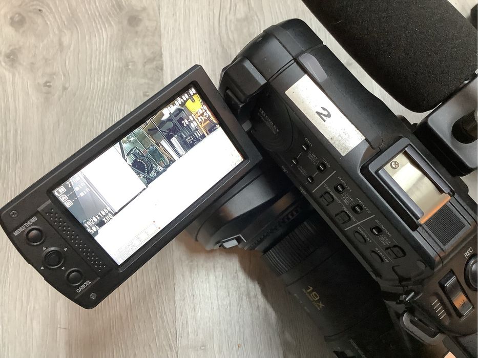 Câmera de Video Full HD JVC JY-HM360M