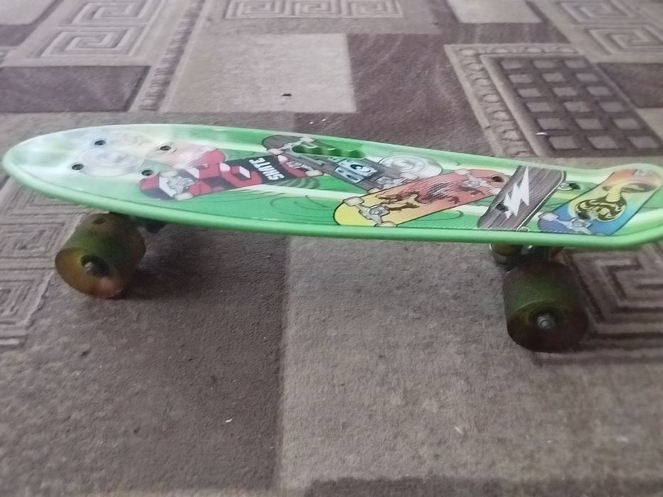 Пеніборд зеленого кольору