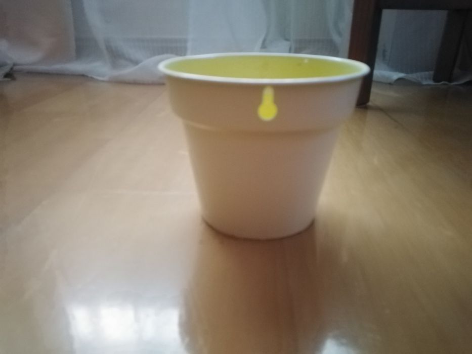 Vendo vasos amarelo para fores bom estado
