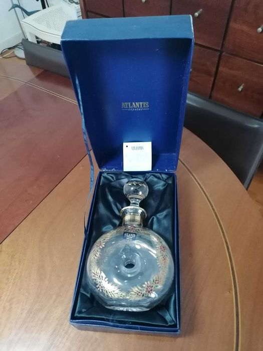 Cristal ATLANTIS , conjunto Frasco e 4 copos de Cristal lapidado