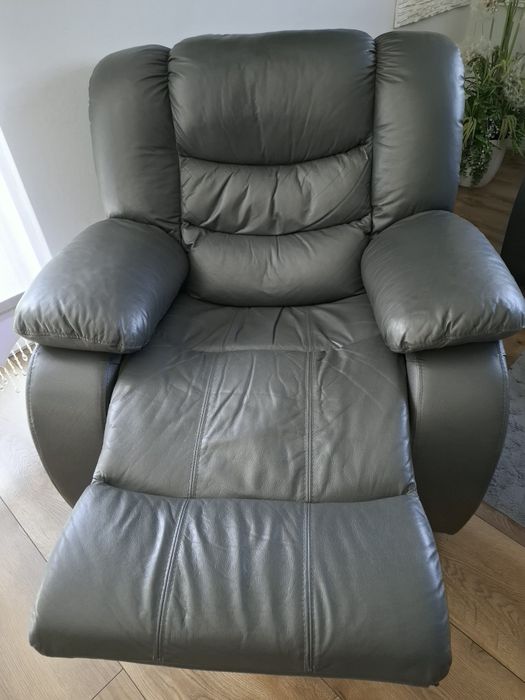 Sofa plus dwa fotele.
