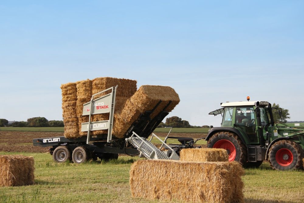 Самопогрузчик для тюков Arcusin AutoStack XP, Автонавантажувач