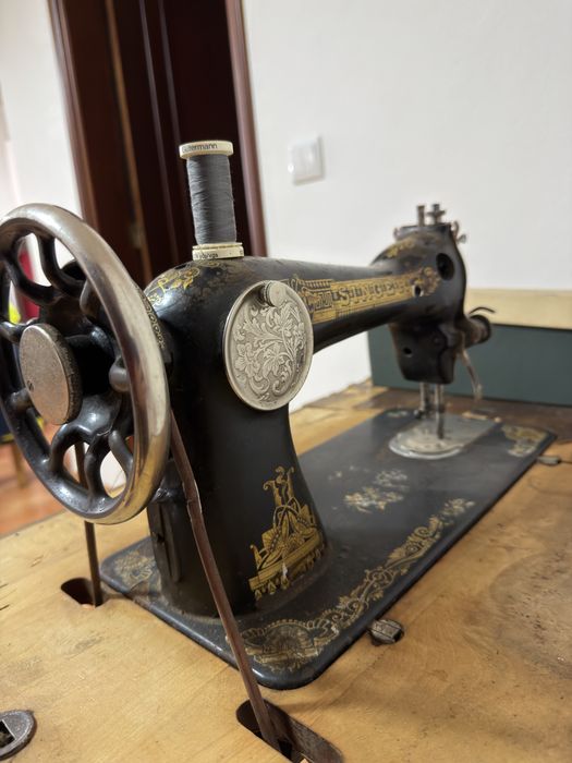 Máquina de Costura Antiga Singer com Mesa Original