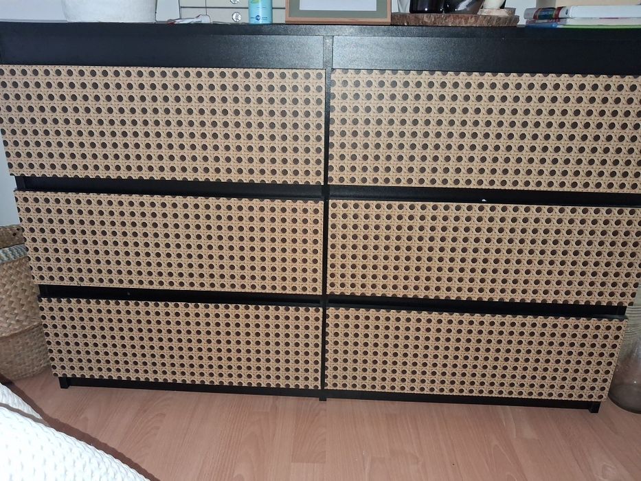 Komoda  w kolorze  czarnym
