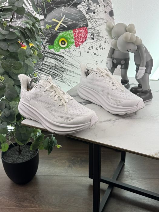 Кросівки Hoka Clifton 9 42 розмір Е13272
