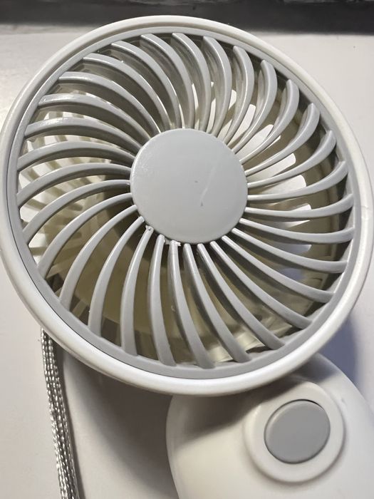 Ручной мини вентилятор