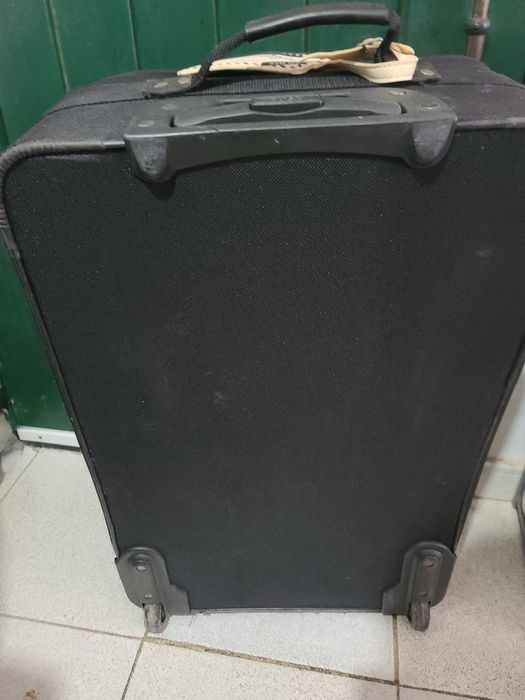 Mala de viagem em tecido preto da marca American Tourister