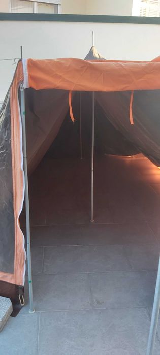 Tenda de campismo com pouco uso