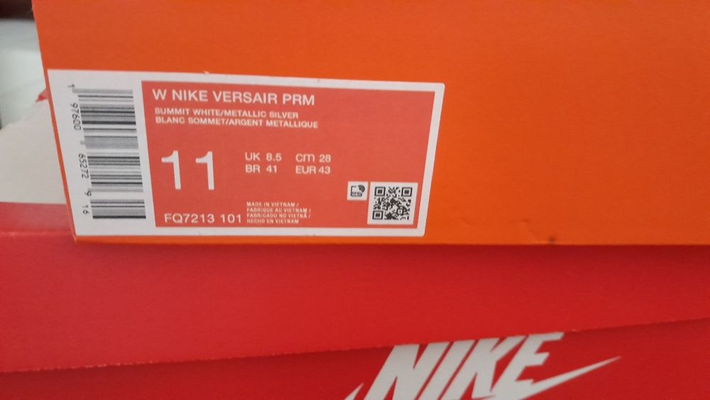 Nike Versair Premium