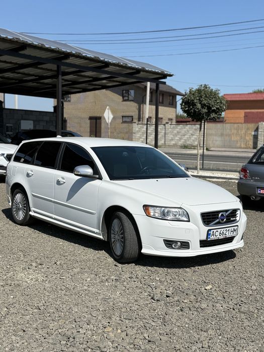 Продам  Volvo v 50 1.6 дизель 2011 р.  R-дизайн в максильній комплектації
