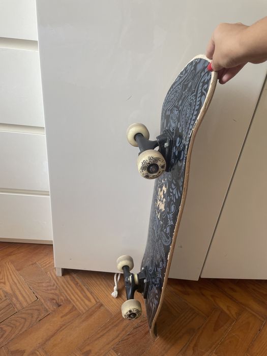 Skate usado com aguns defeitos estéticos