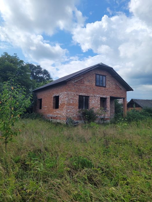 Продається земельна ділянка на вигідною ціною в центрі Підлужжя