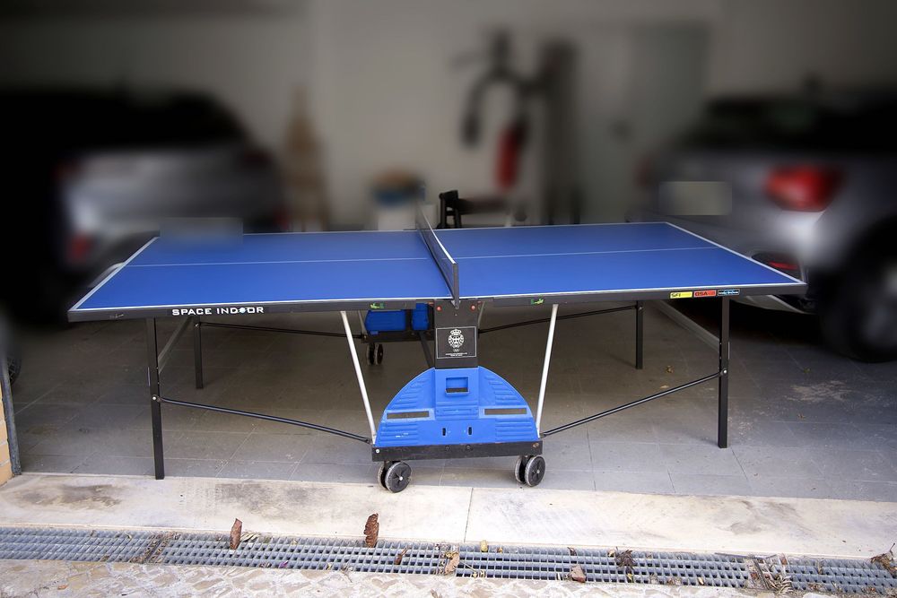 Mesa de ténis de mesa Enebe Space Indoor, dobrável com rodas