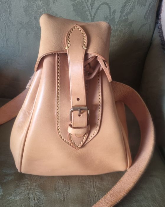 Bolsa mochila em couro