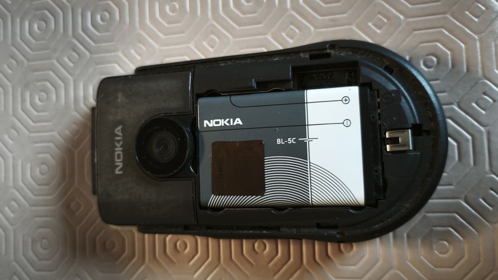 Nokia 6630 vintage. Botão de ligar partido. Para peças