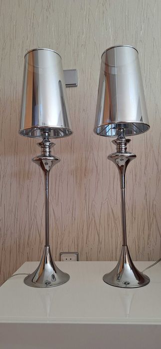 Par de candeeiros prateados