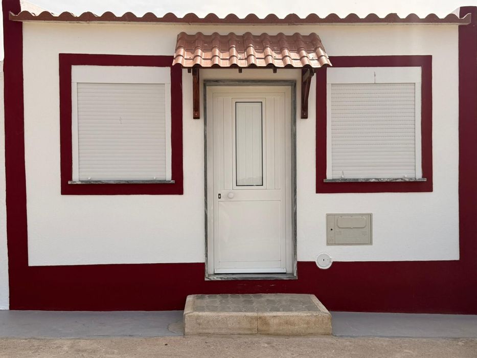 Aluga se Casa Santa Vitória