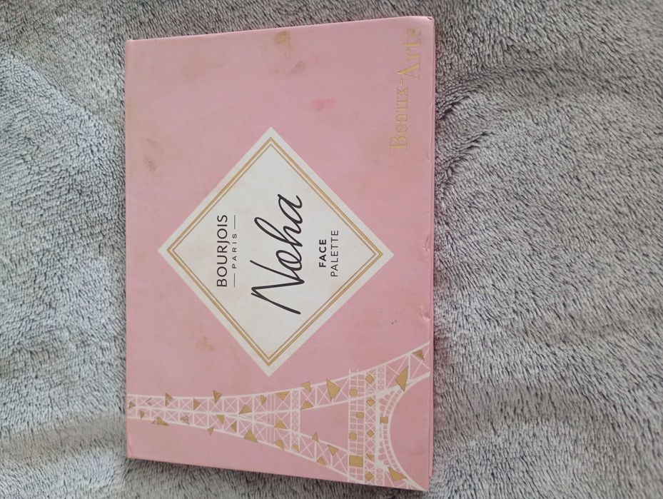 Paleta do konturowania twarzy bourjois z lusterkiem