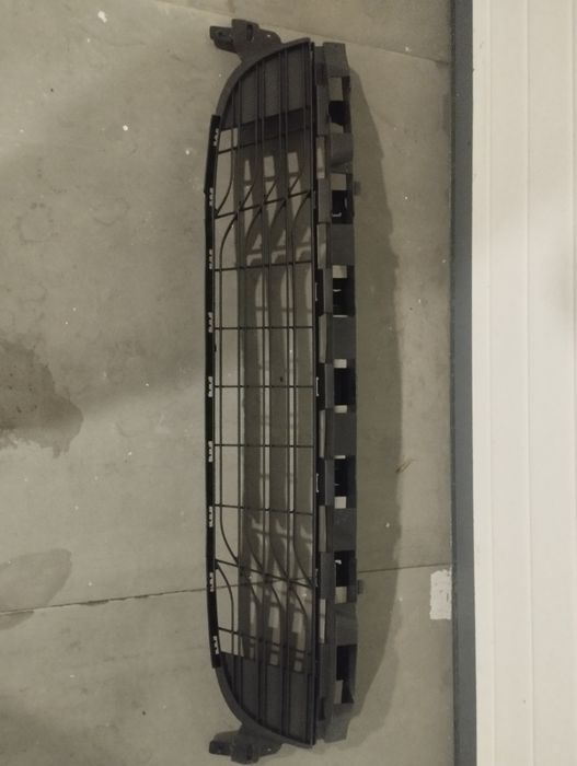 Grelha parachoques frente Megane 3 fase 1