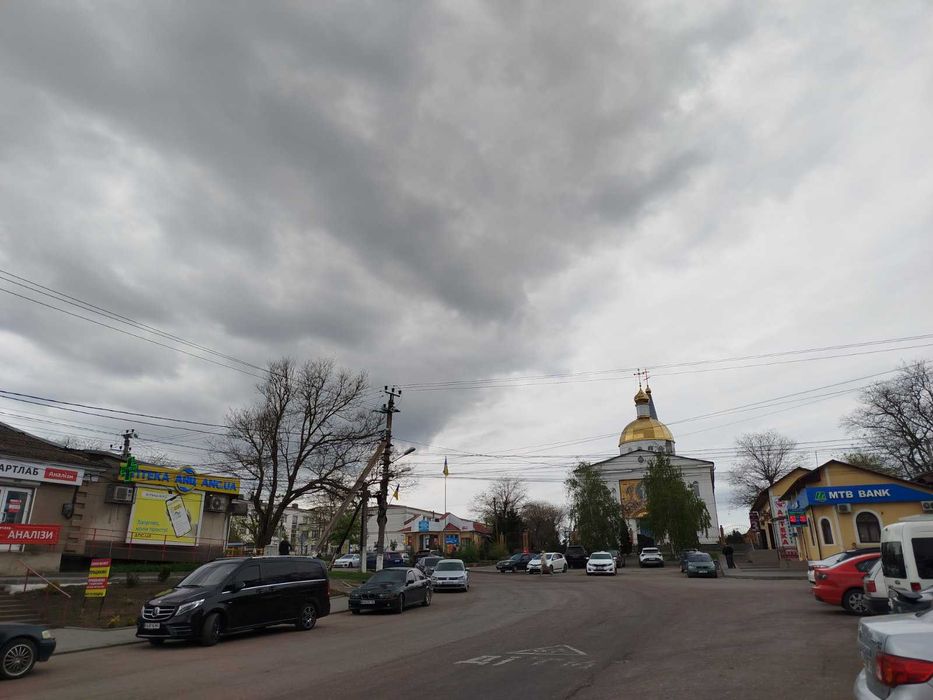 Участок с домом  в самом центре Великодолинского