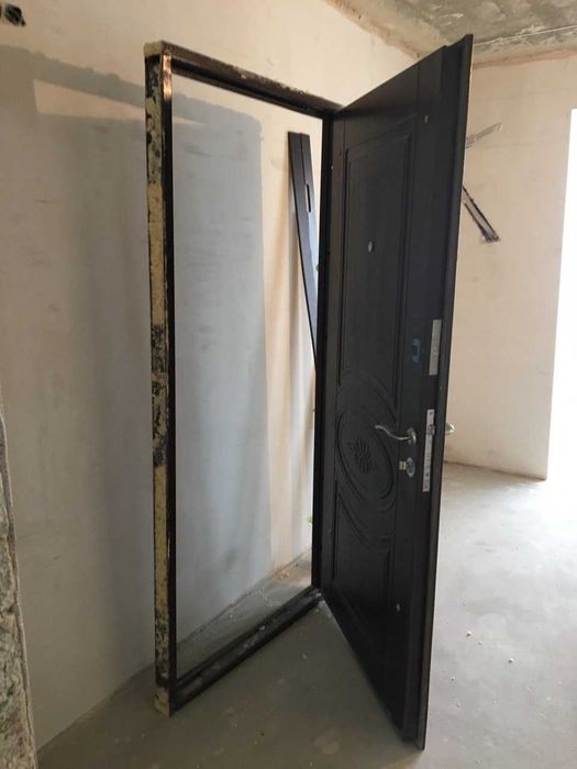 Металеві вхідні двері