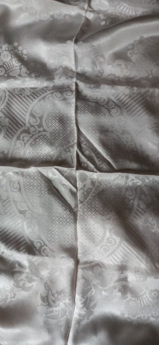 Colcha antiga cor pérola