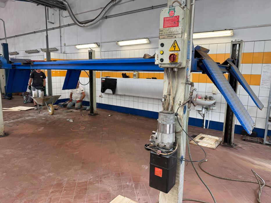 Podnośnik samochodowy 4 kolumnowy, elektryczno hydrauliczny.